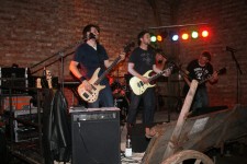 Die drei Gitarren von SLAM JUNK spielen live in Schandelah